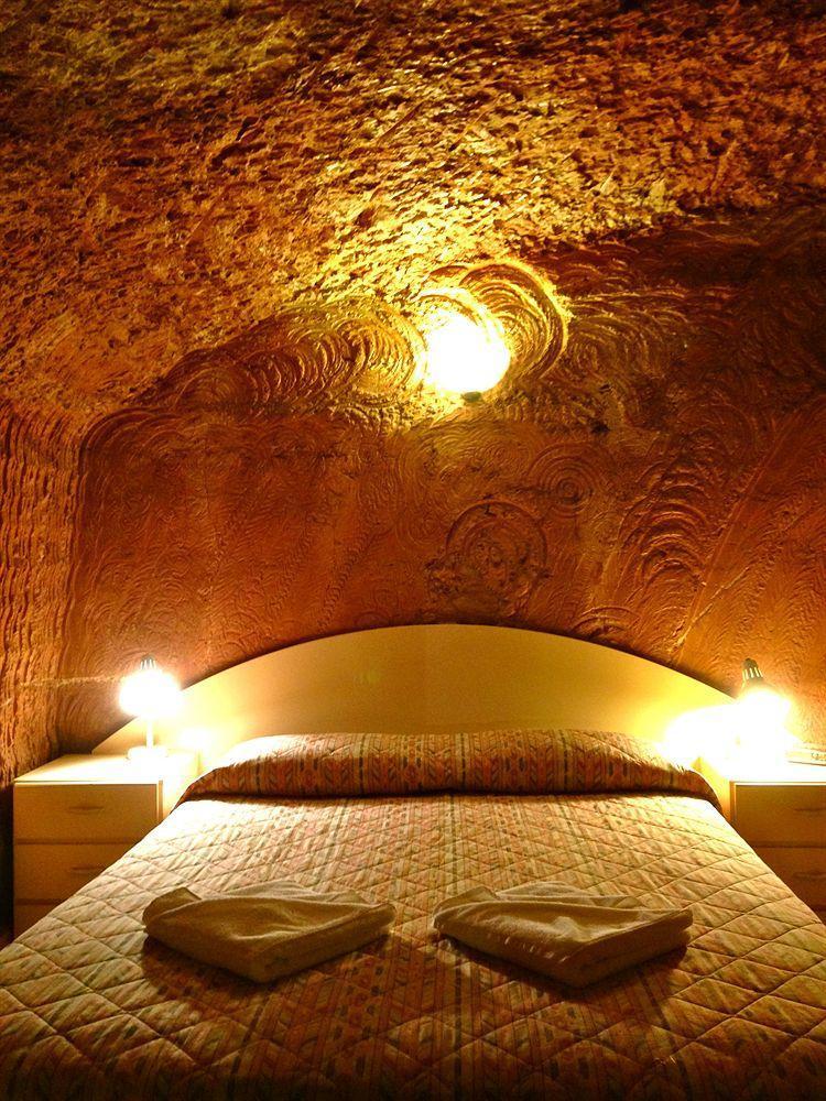 The Lookout Cave Underground Motel Coober Pedy Extérieur photo