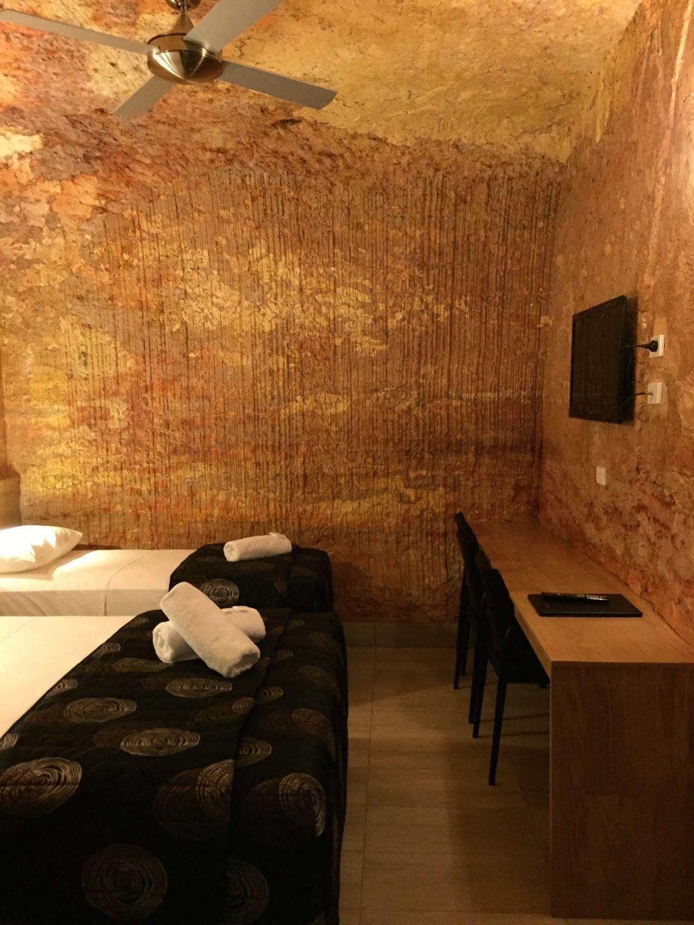 The Lookout Cave Underground Motel Coober Pedy Extérieur photo