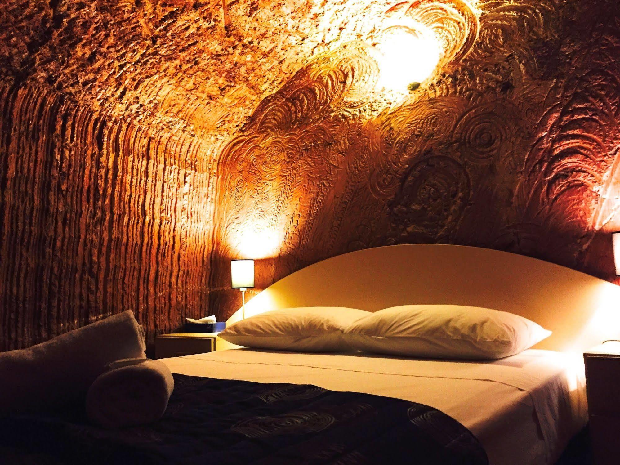 The Lookout Cave Underground Motel Coober Pedy Extérieur photo